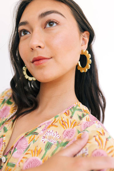 Sunshine Tienda Gold Flower Outline Hoops