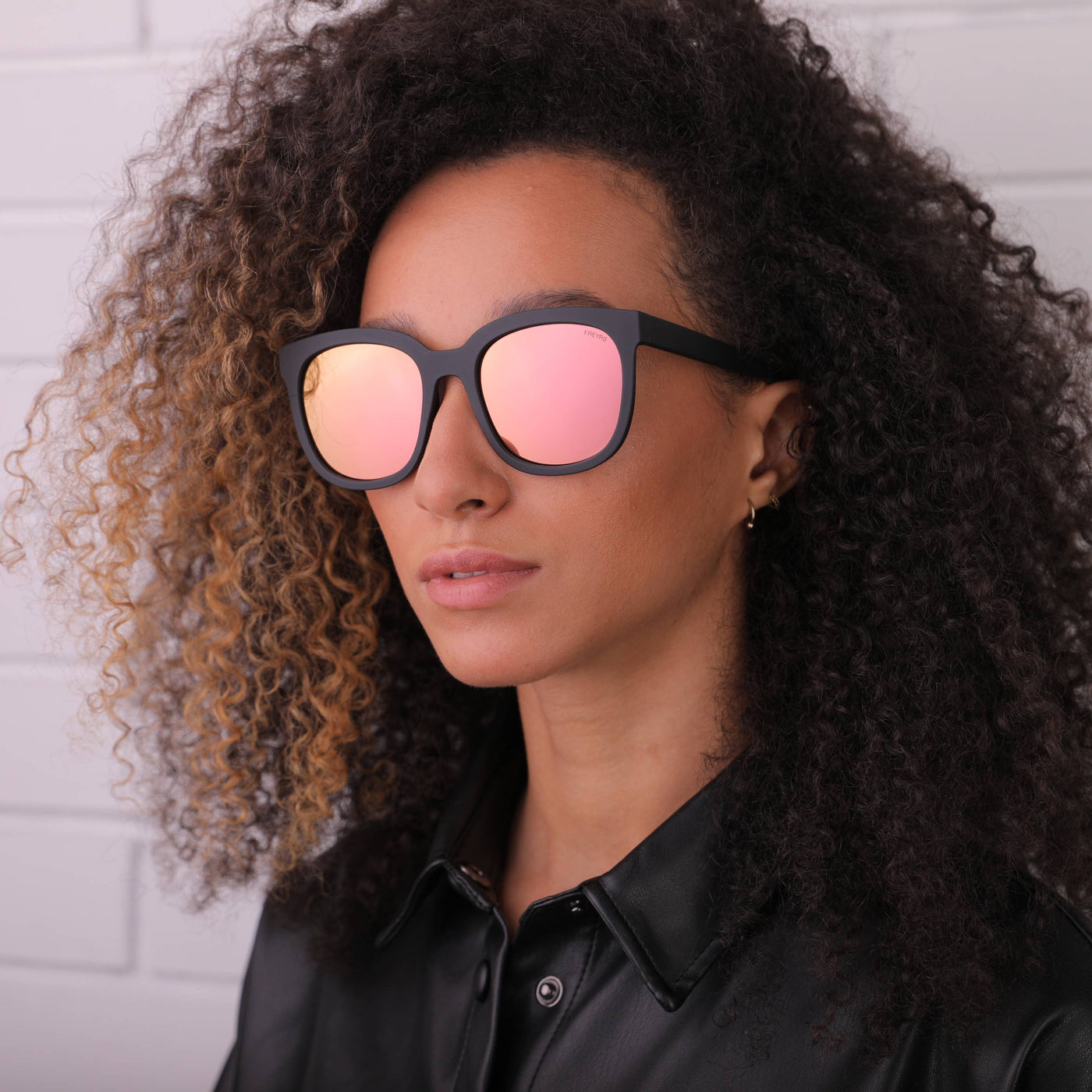 Taylor Oversized Sunglasses: Matte Black / Pink Mirror