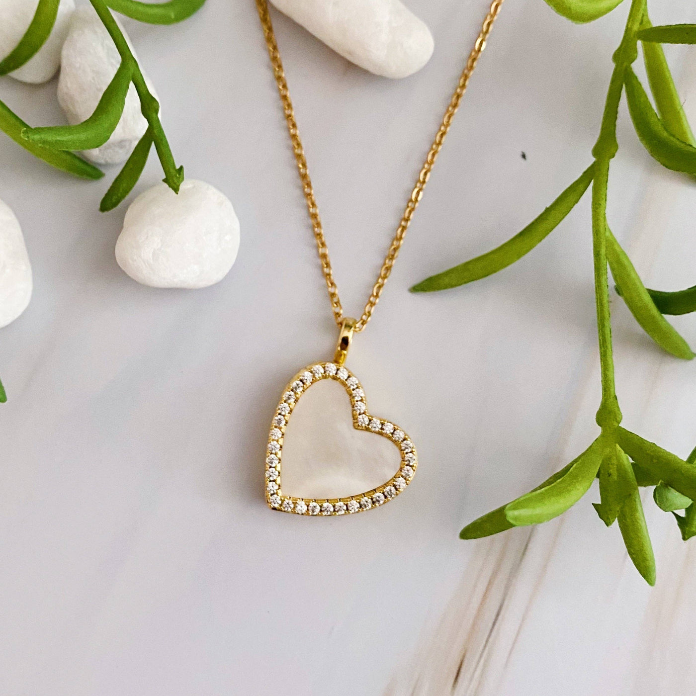 Shell Heart Locket Pendant Necklace: Gold